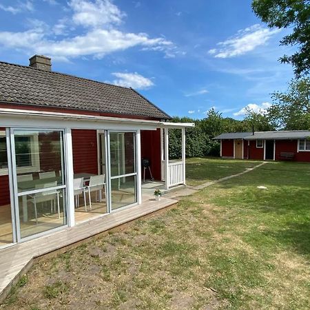 Charmig, Nyrenoverat Och Fullt Utrustad Stuga. Anpassad Foer Hundar, Naera Till Naturen Och Havet. Gangavstand Till Golfbana. 칼마르 외부 사진